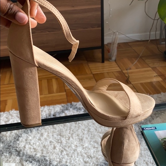 Never worn nude heels - Picture 4 of 5